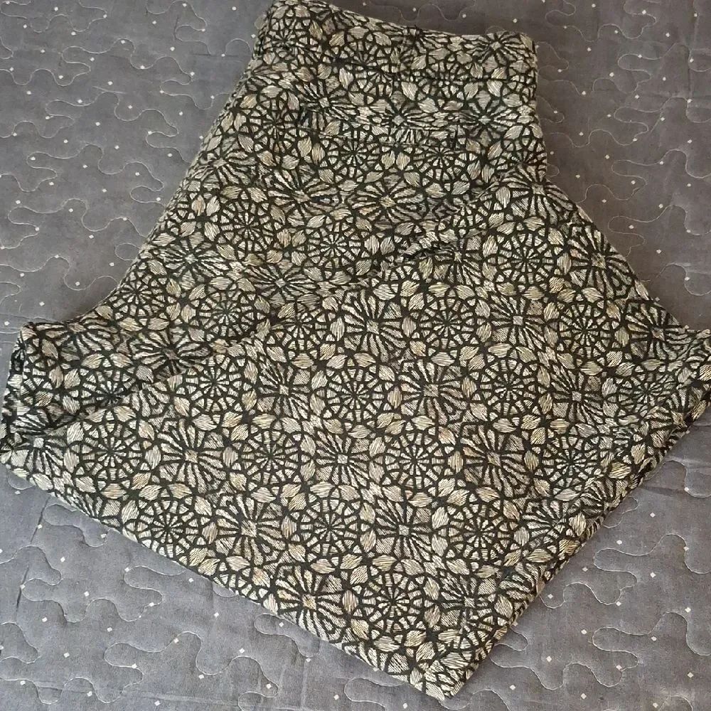 Kim Rogers Black Patterned Cropped pants size 12 petite